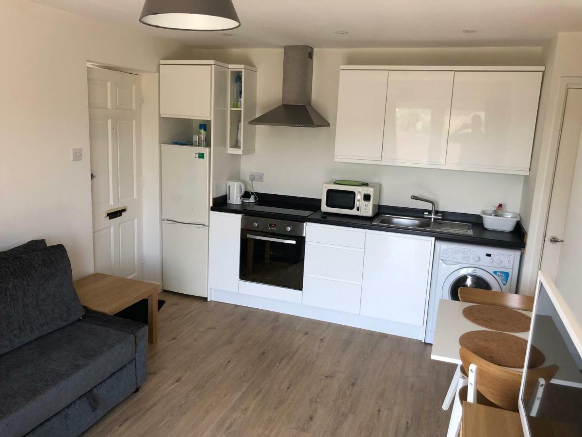 Home-From-Home - Self Catering Garden Apartment, 滑铁卢维尔 外观 照片